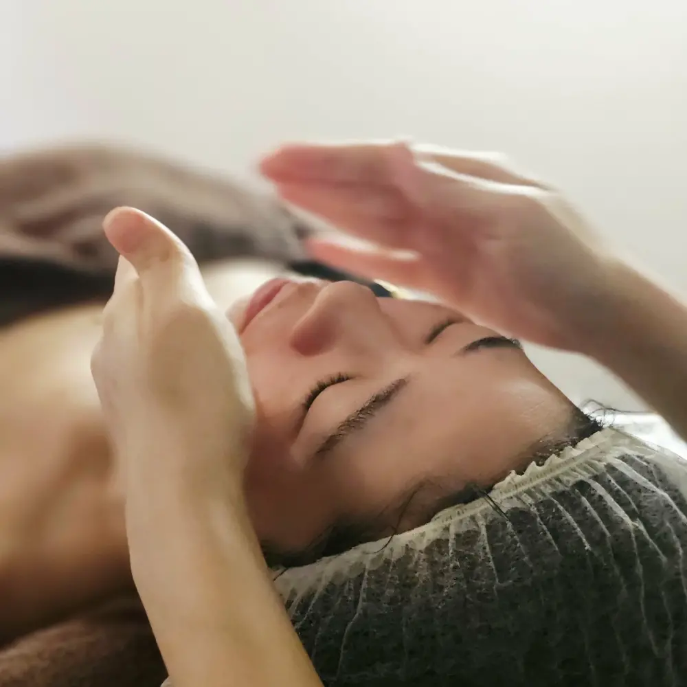Facial treatment Smooth and lifting